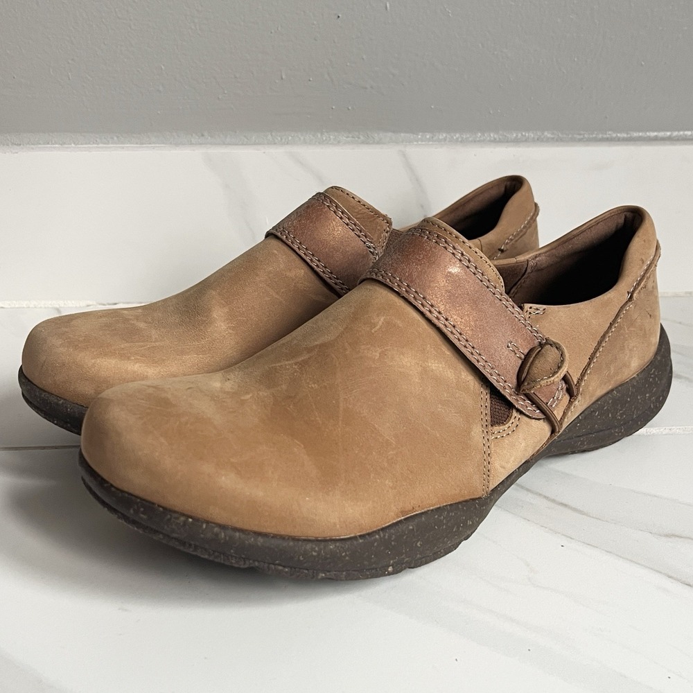 Clarks Roseville Dot Loafer‎ Tan Brown Suede Leather Size 7.5 M